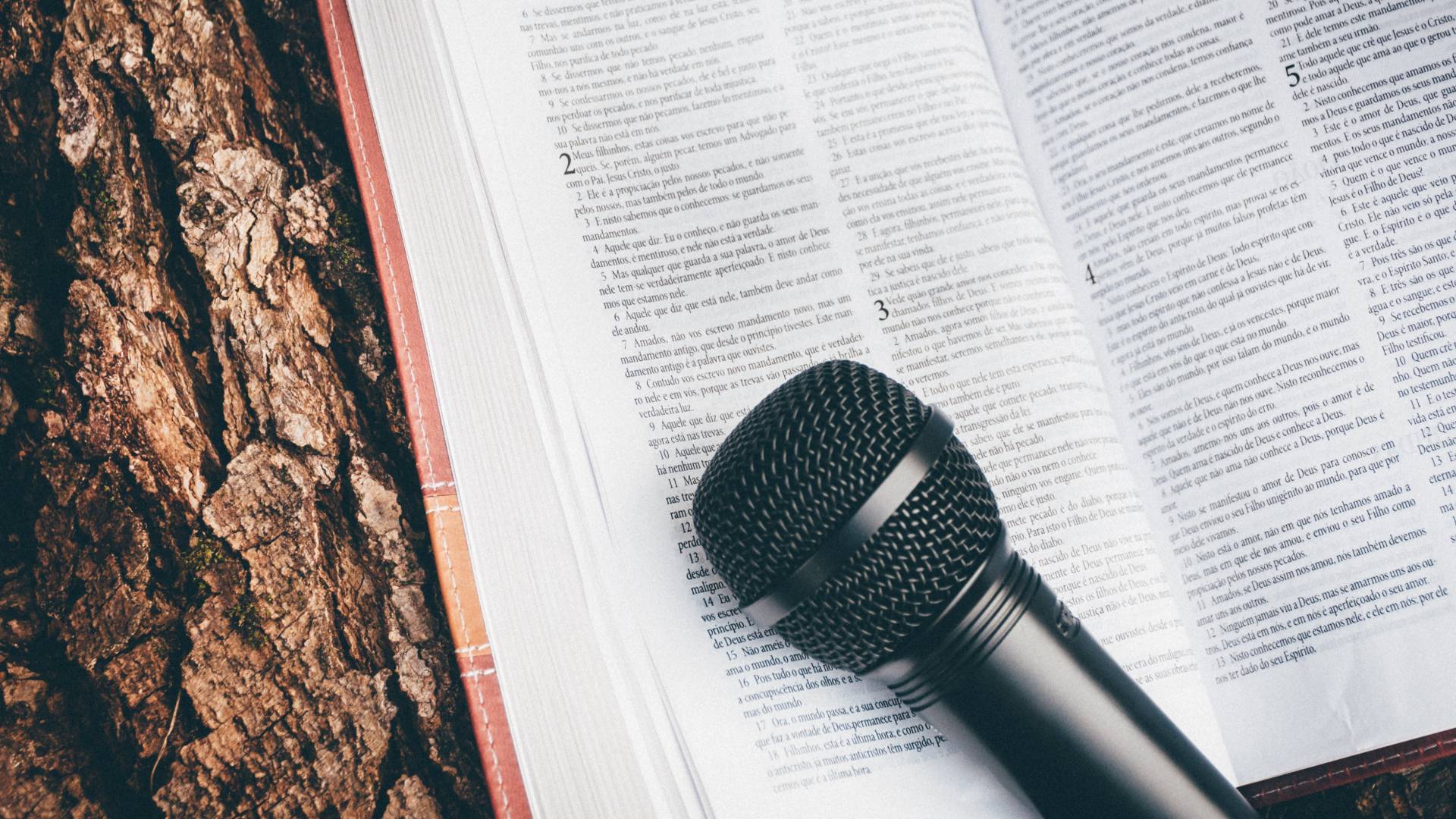 TYPES-OF-NARRATOR-YOU-CAN-CHOOSE-FOR-YOUR-BOOK